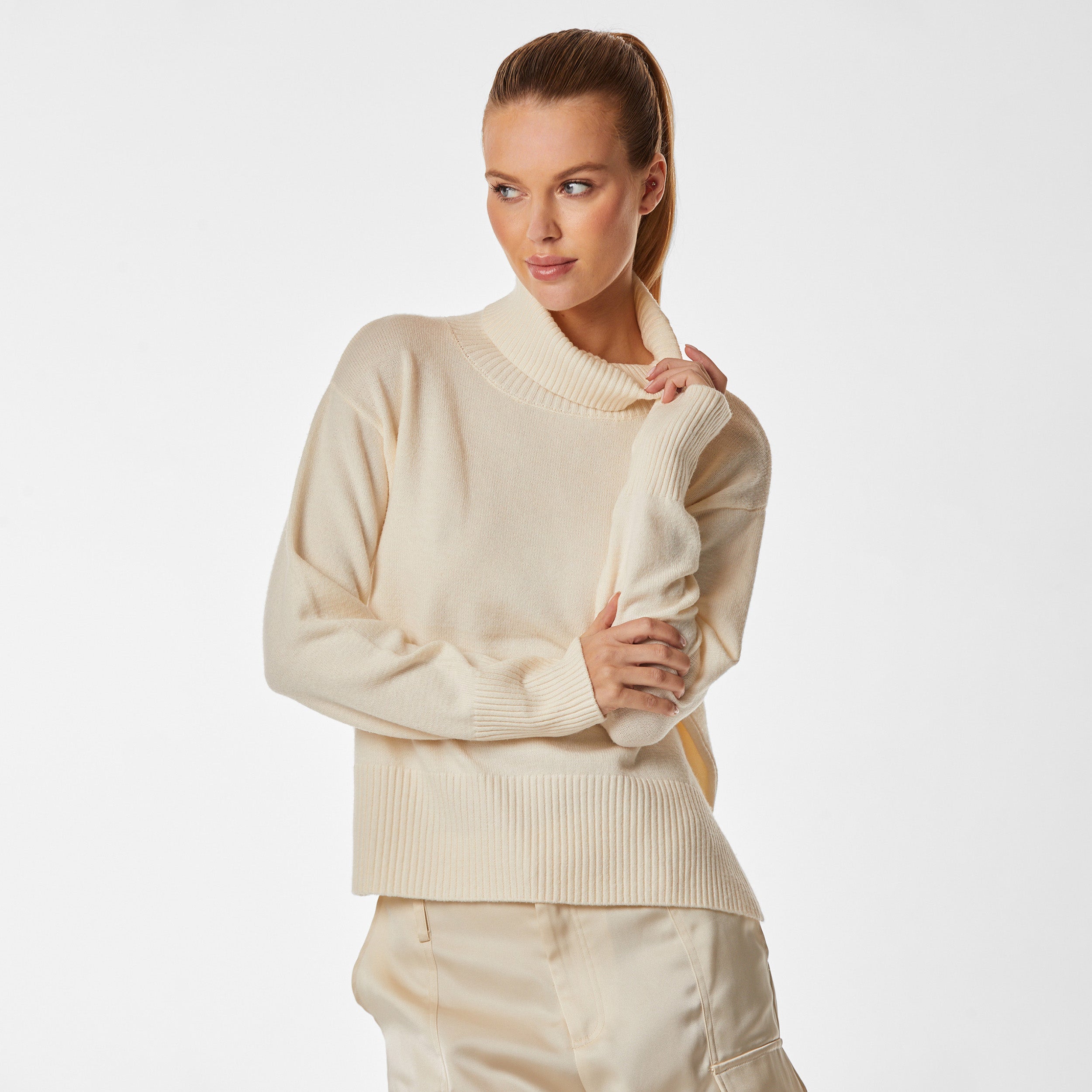 Woman wearing pearl colored oversized sweater