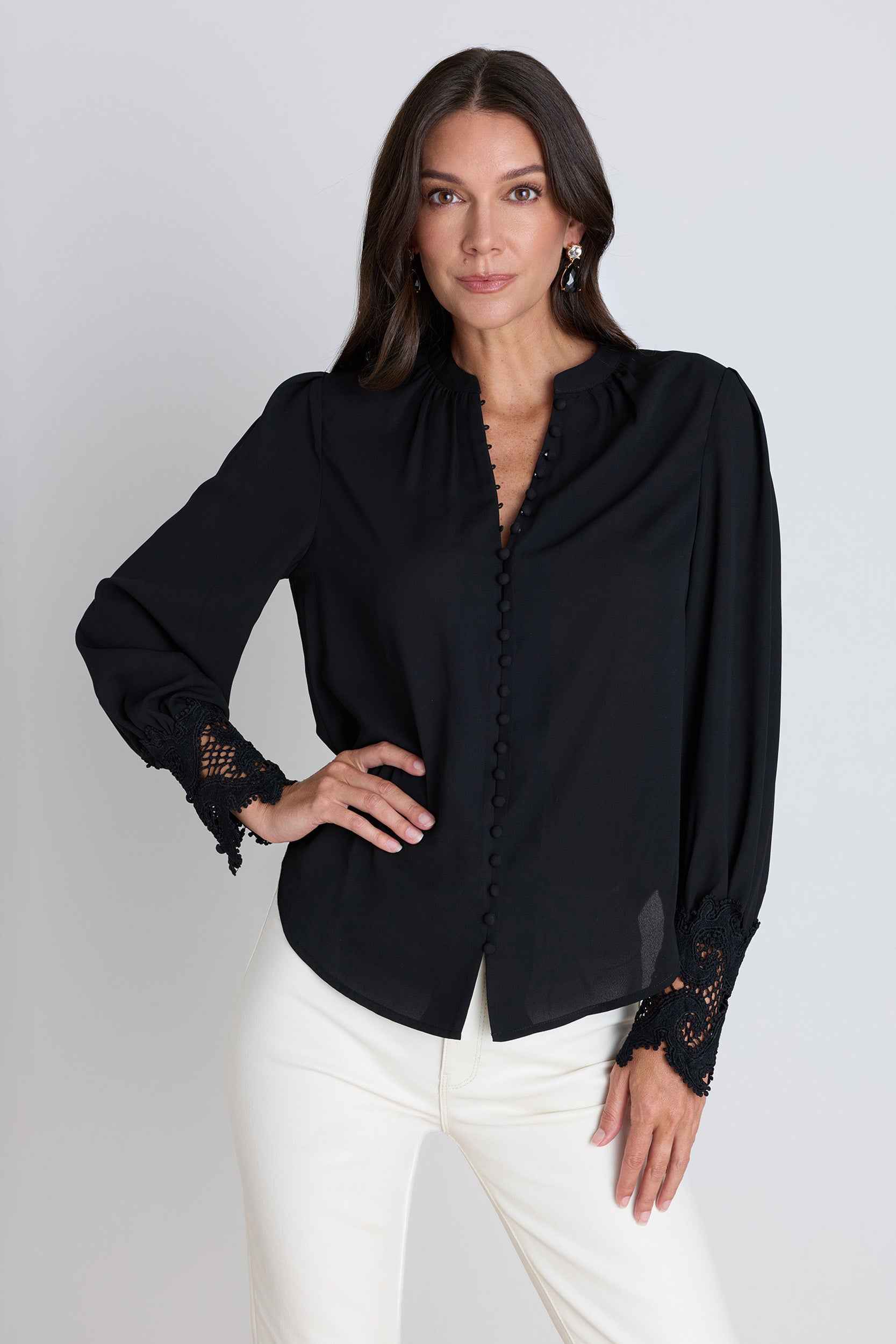 YILON Bloom lace set blouse ブラック Blake Lace Sleeve Blouse - Black | The Noli Shop